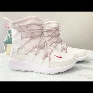 Brand New Nike Women's Tanjun High Rise Boots size 6 - 8 Women's AO0355-005 NEW